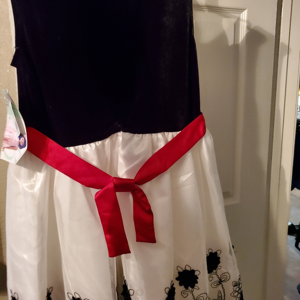 Clothes - Picture 4 of 9